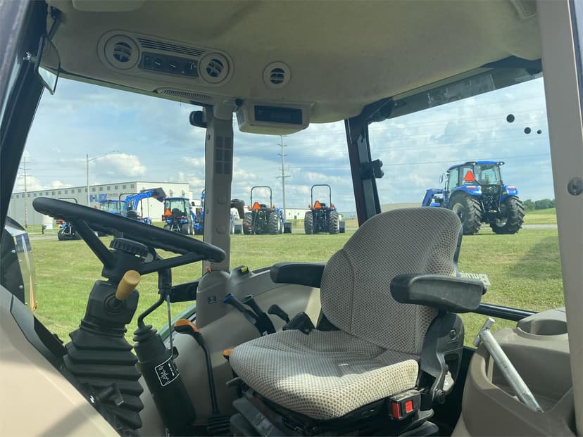 2017 John Deere 5065E - Thumbnail 6